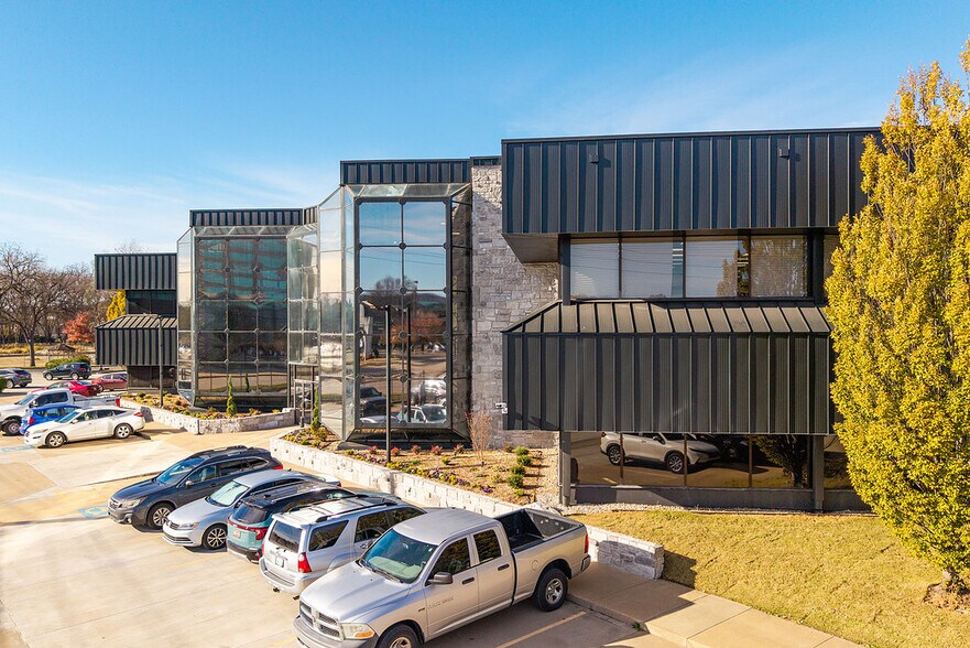 More Photos Of 2087 E 71st St, Tulsa Office For Lease