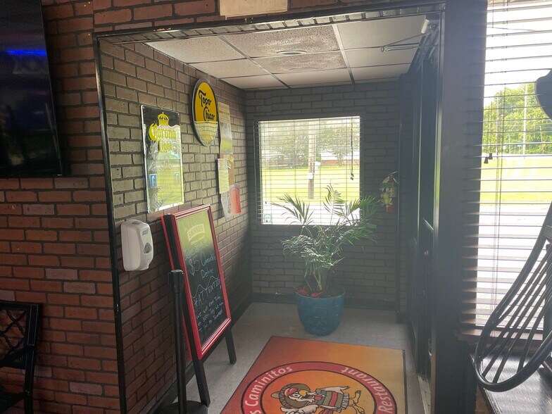 More Photos Of 6891 S Highland Blvd, Grifton Restaurant For Sale