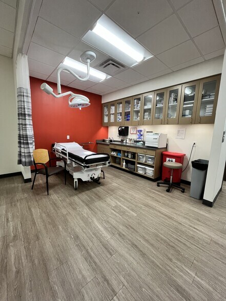 More Photos Of 2506 US Highway 19, Holiday Coworking Space