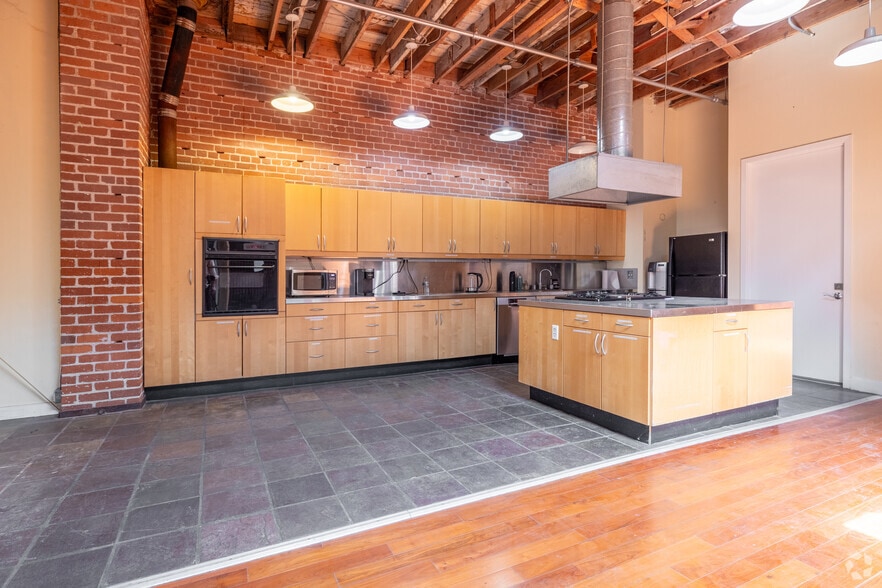 More Photos Of 450 9th St, San Francisco Office Residential For Lease
