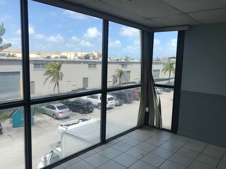 More Photos Of 6820-6856 NW 77th Ct, Miami Warehouse For Lease