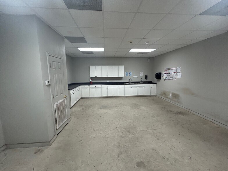 More Photos Of 1105 Old 69 hwy, Kountze Warehouse For Sale