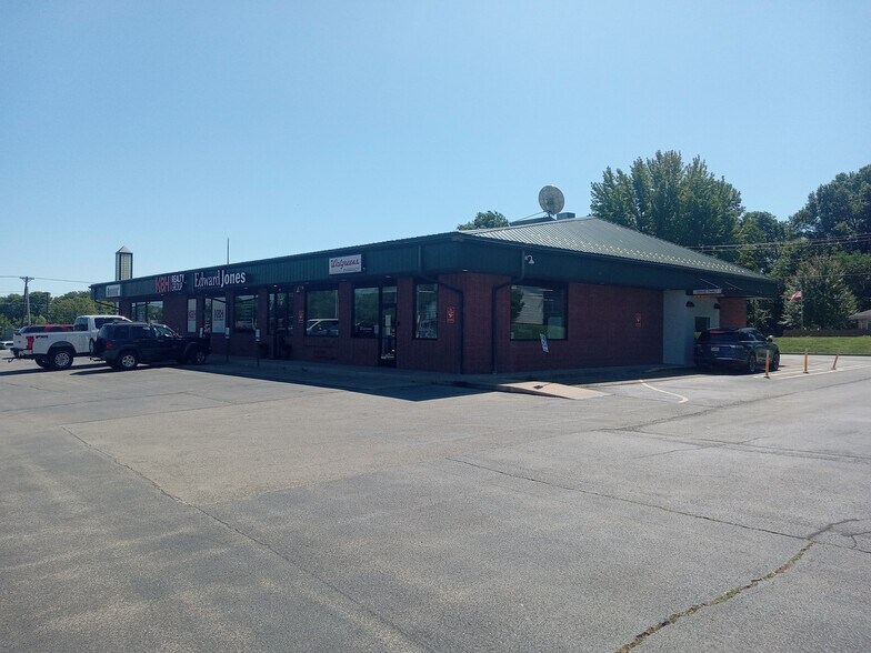 More Photos Of 14-26 W Karsch Blvd, Farmington Freestanding For Lease