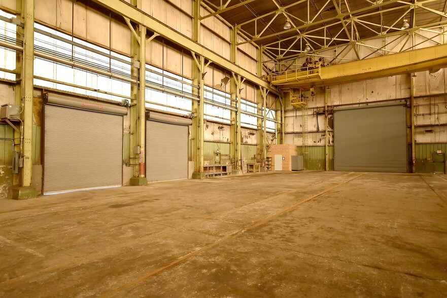 More Photos Of 420 Woodruff Rd, Joliet Warehouse For Lease