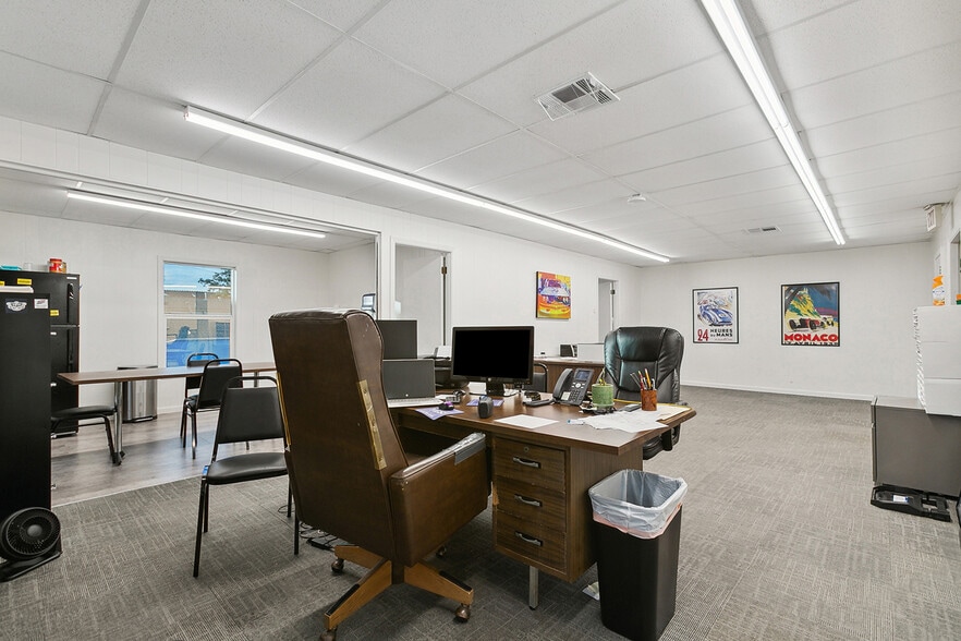 More Photos Of 4243 Canal St, New Orleans Auto Repair For Sale