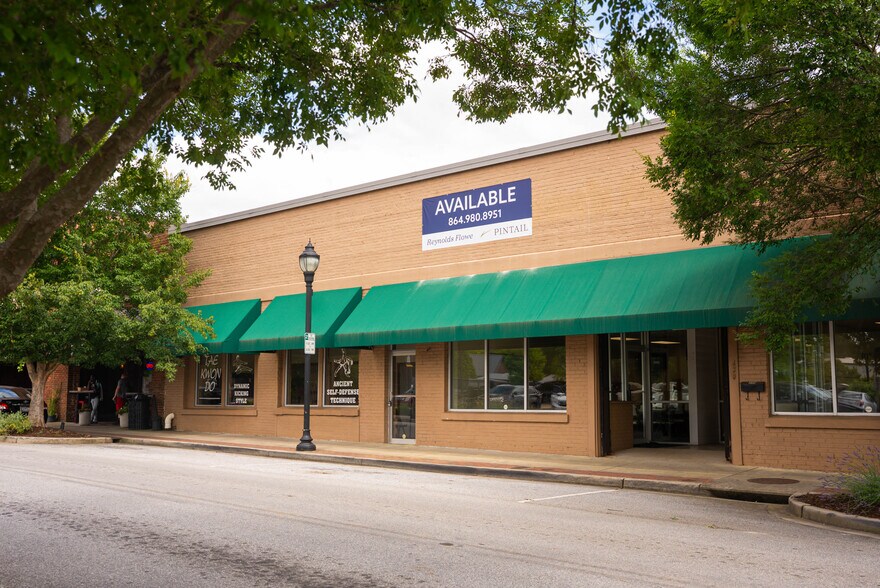 More Photos Of 239 Maxwell Ave, Greenwood General Retail For Sale