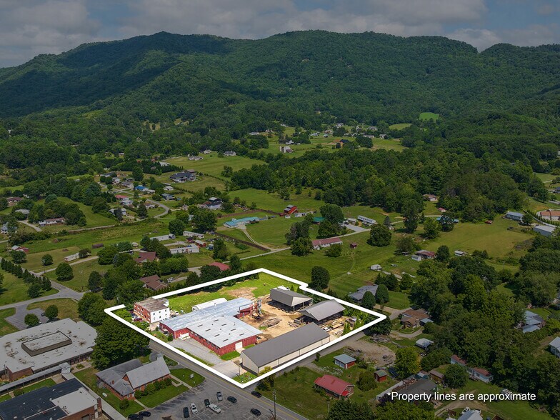 Primary Photo Of 635 Sonoma Rd, Waynesville Flex For Sale