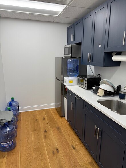 More Photos Of 127 Main St, Chatham Office For Lease