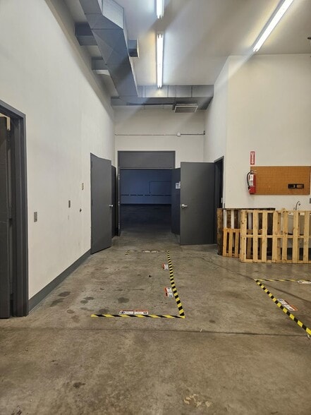 More Photos Of 3207 Laura Ln, Middleton Flex For Lease