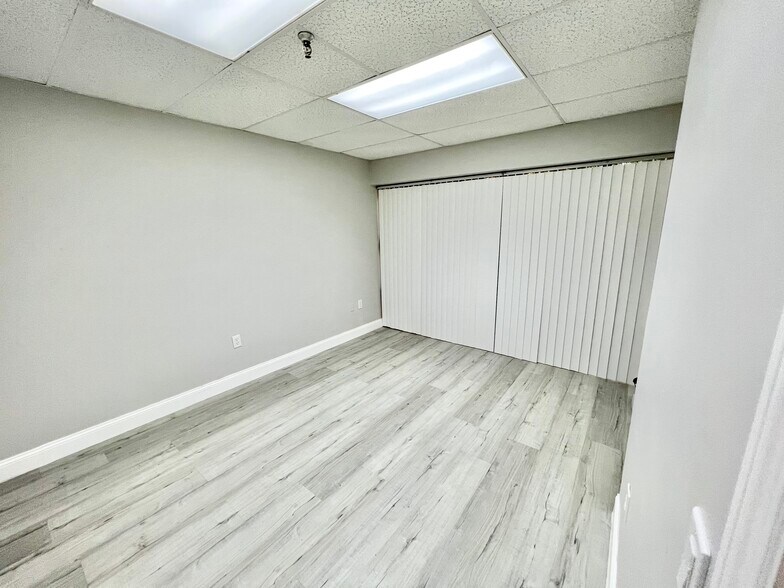 More Photos Of 2650 Bahia Vista St, Sarasota Medical For Sale