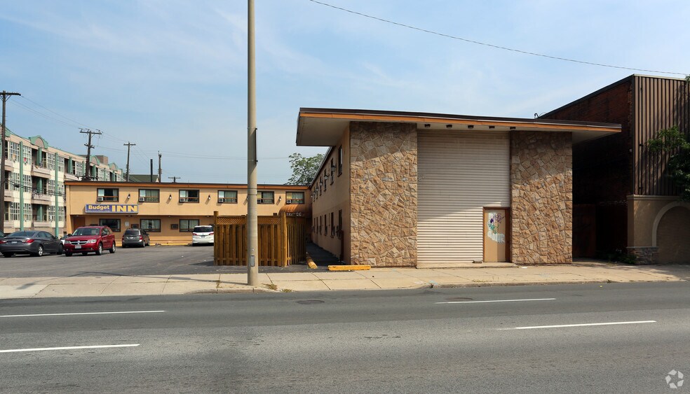 Primary Photo Of 737 King St E, Hamilton Hotel For Sale