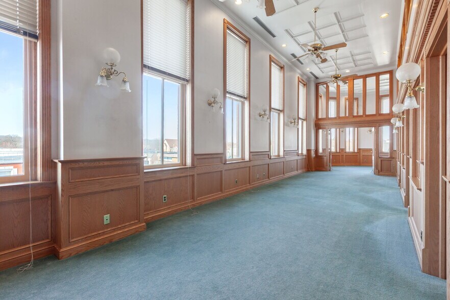 More Photos Of 772 W Main St, Lake Geneva Loft Creative Space For Lease