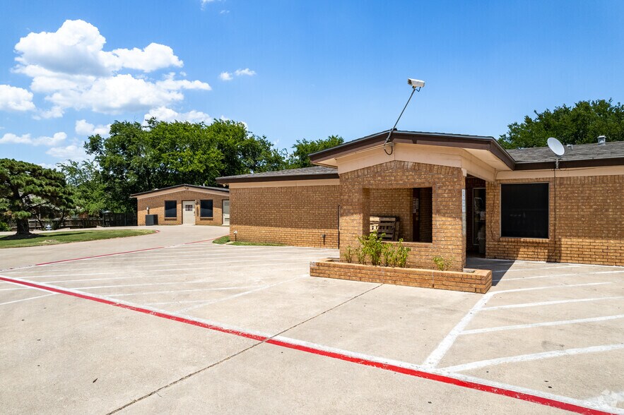 More Photos Of 2229 N Carroll Blvd, Denton Skilled Nursing Facility For Sale