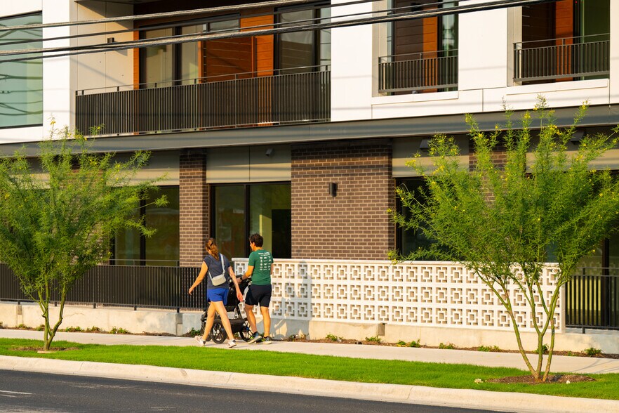 More Photos Of 2209 S First St, Austin Apartments For Sale