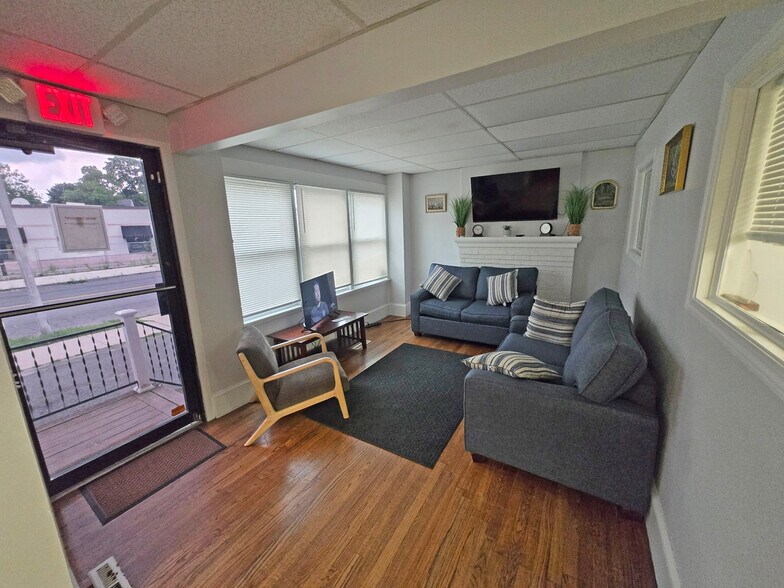 More Photos Of 908 Belmont Ave, Springfield Storefront Retail Residential For Sale