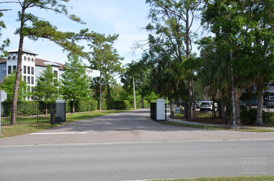 More Photos Of 665 W Warren Ave, Longwood Office For Lease