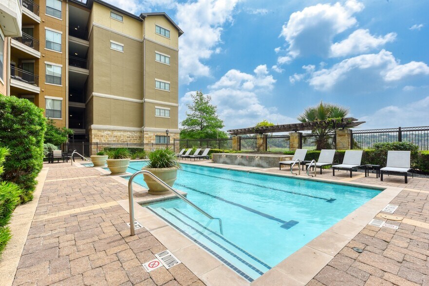 More Photos Of 300 E Basse Rd, San Antonio Apartments For Lease