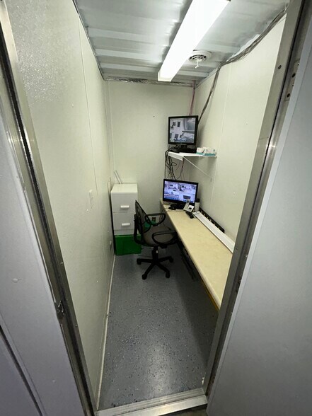 More Photos Of 1002 Cross st, Robinson Restaurant For Sale