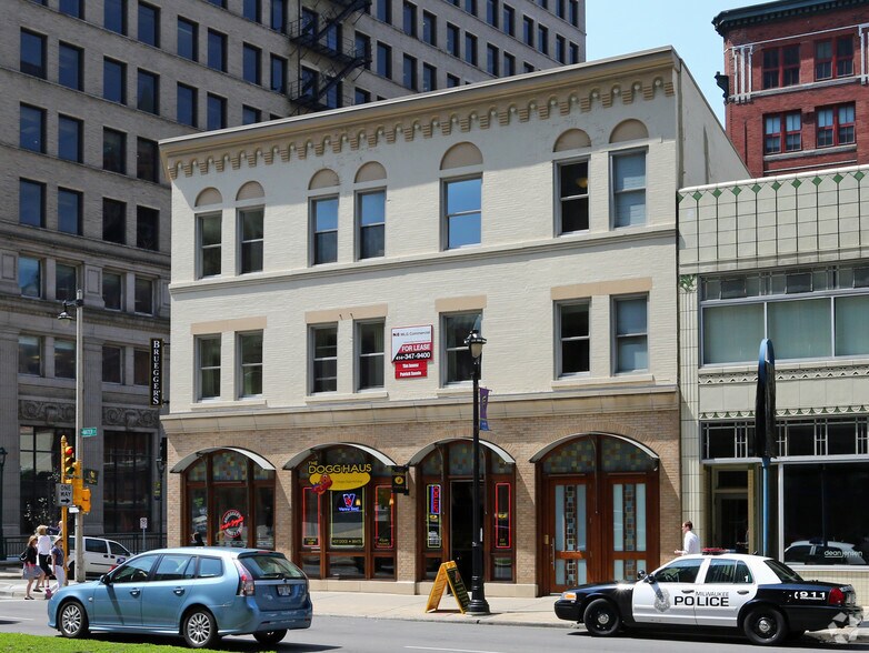 More Photos Of 753-757 N Water St, Milwaukee Storefront Retail Office For Lease