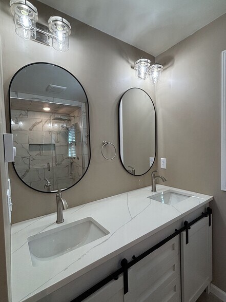 More Photos Of 1747 Oakdale Ave, Green Bay Apartments For Sale