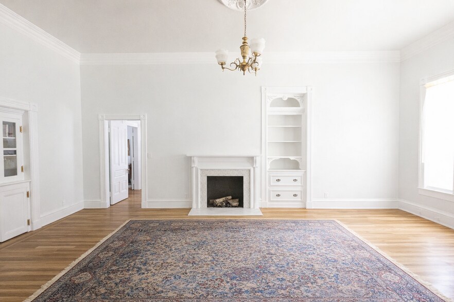 More Photos Of 11 E Main St, Winters Office Residential For Lease