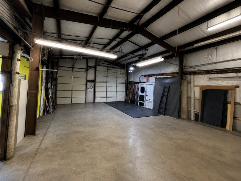 More Photos Of 4397 Platte Ave, Sedalia Warehouse For Lease