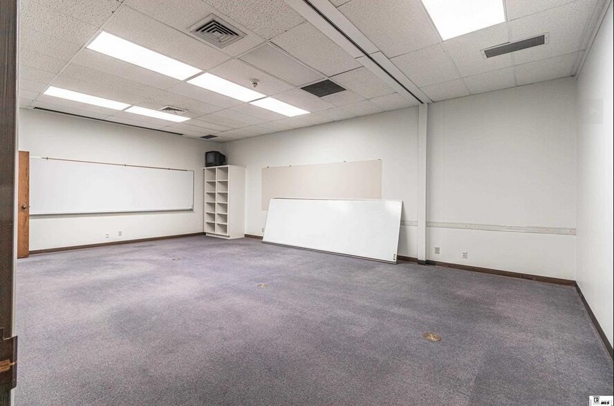 More Photos Of 235 DeSiard St, Monroe Office For Lease