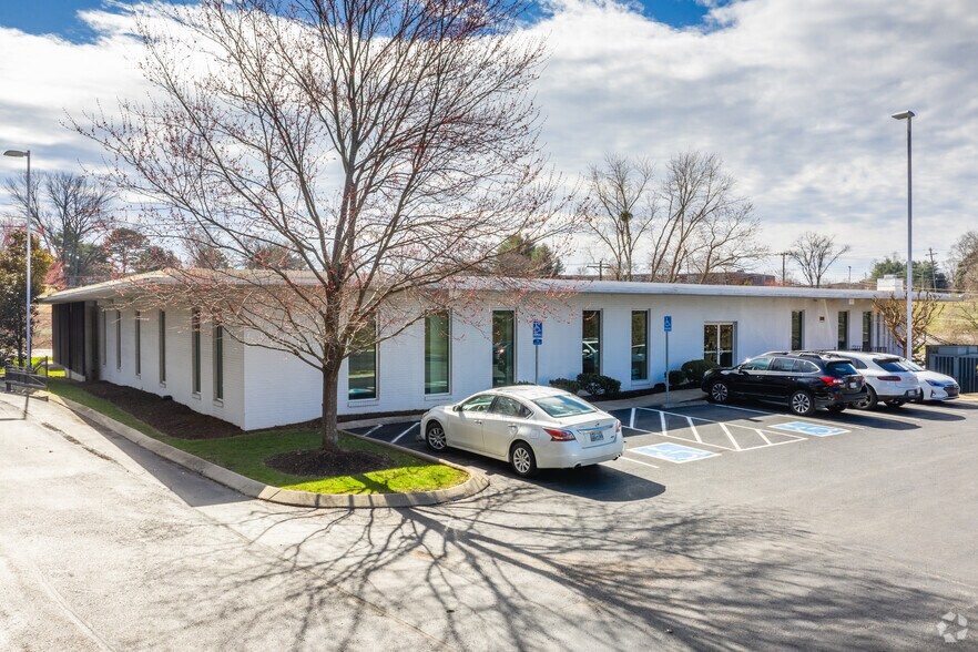 More Photos Of 2900 Lebanon Pike, Nashville Office For Sale