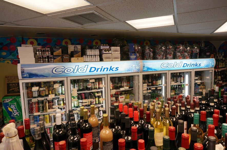 More Photos Of 320 Ward Ave, Honolulu Storefront For Lease