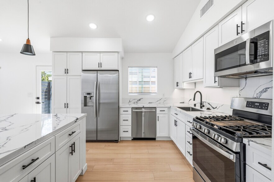 More Photos Of 22320 Itasca St, Chatsworth Apartments For Sale