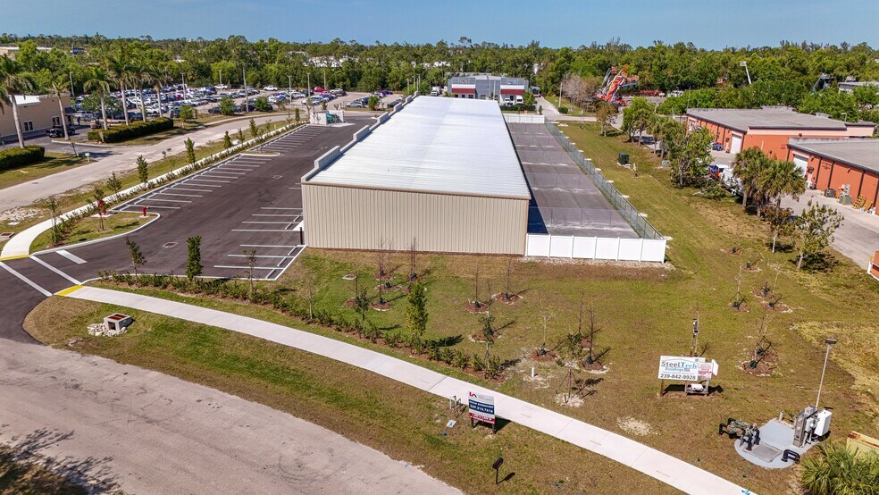 More Photos Of 6551 Corporate Park Cir, Fort Myers Warehouse For Lease