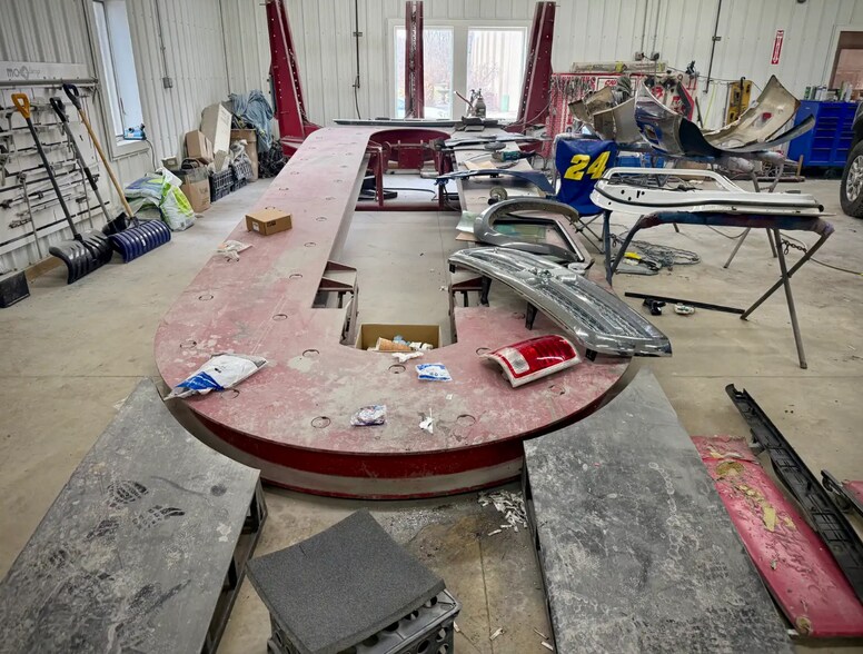 More Photos Of 207 N Main St, Olivet Auto Repair For Sale