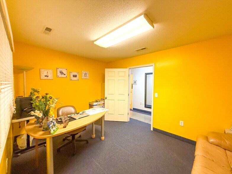 More Photos Of 2335 Columbia Hwy, Pulaski Office For Sale