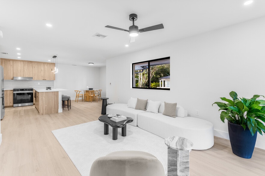 More Photos Of 2616 Lakeview Dr, Naples Apartments For Sale