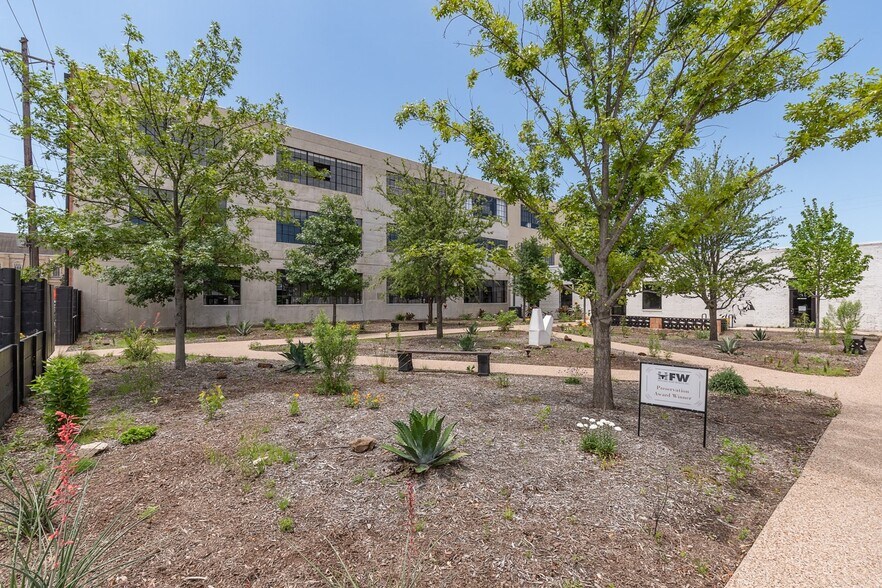 More Photos Of 120 Saint Louis Ave, Fort Worth Office For Sale