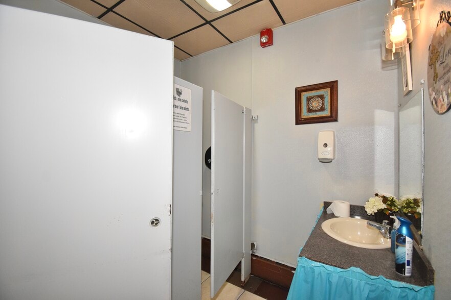 More Photos Of 570-574 Main St, Springfield Apartments For Sale