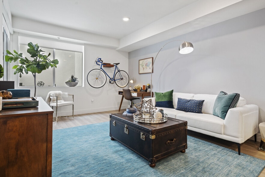 More Photos Of 11049 Magnolia Blvd, North Hollywood Apartments For Lease