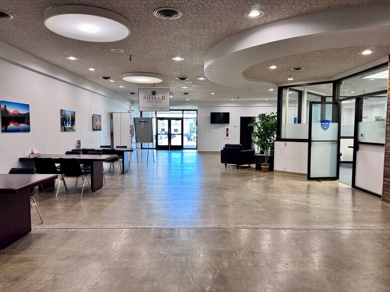 More Photos Of 4300-4356 Caterpillar Rd, Redding Manufacturing For Sale