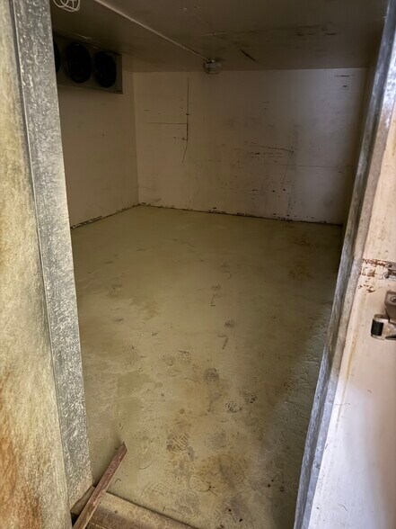 More Photos Of 12 E Main St, Chanute Hotel For Sale