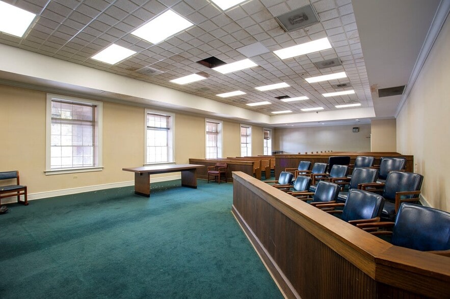 More Photos Of 303 E Broad St, Eufaula Office For Sale