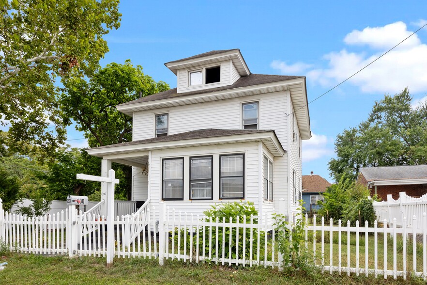 Primary Photo Of 600 W Broad St, Paulsboro Specialty For Sale