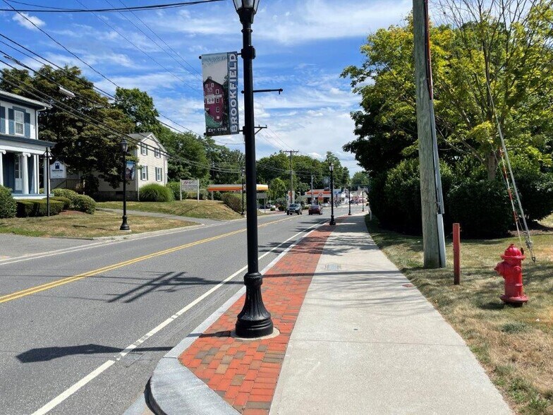 More Photos Of 828 Federal Rd, Brookfield Office For Lease