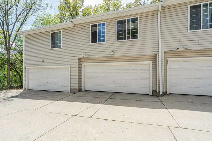 More Photos Of 1-100 N Macgillis Dr, Round Lake Apartments For Sale