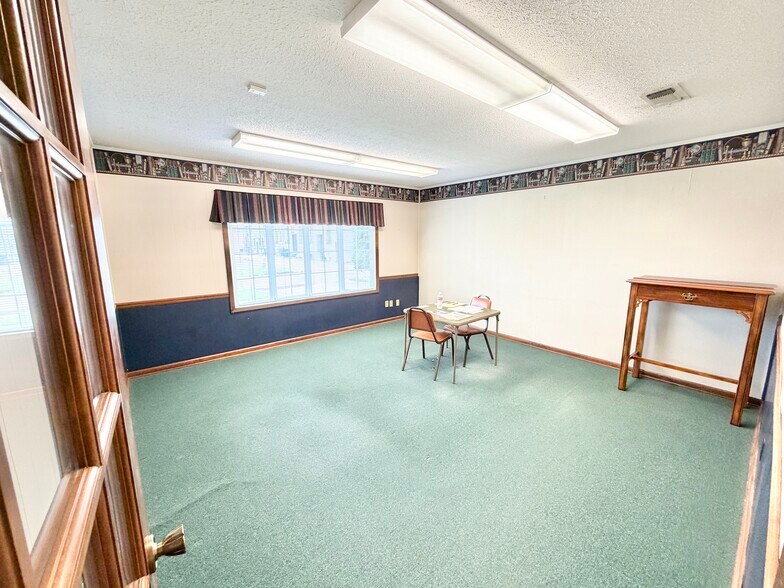 More Photos Of 105 N Hickory St, Aberdeen Flex For Sale
