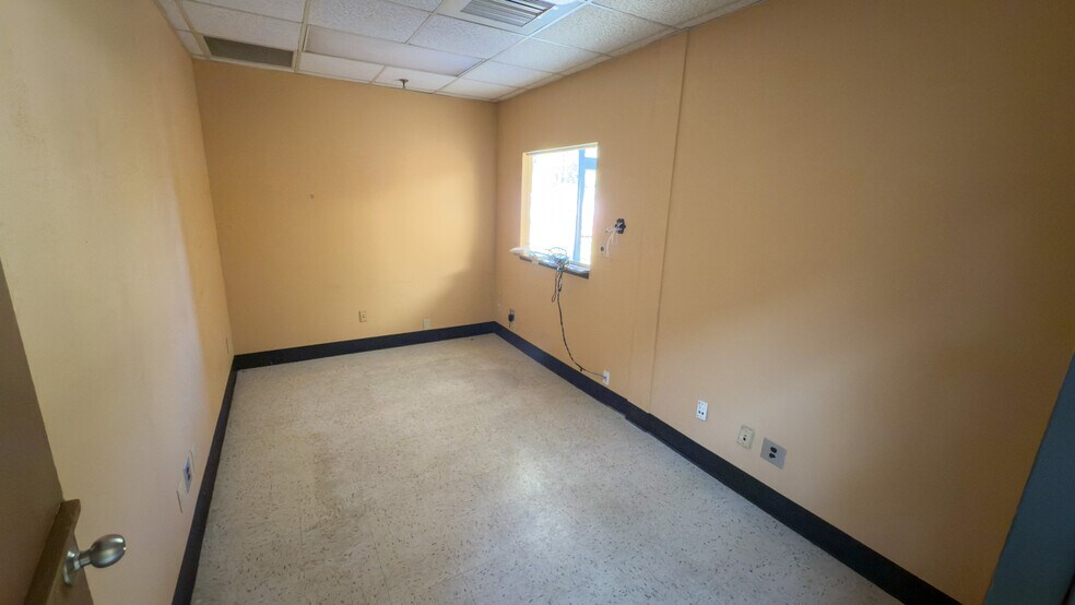 More Photos Of 2400 Mellon Ct, Decatur Distribution For Lease