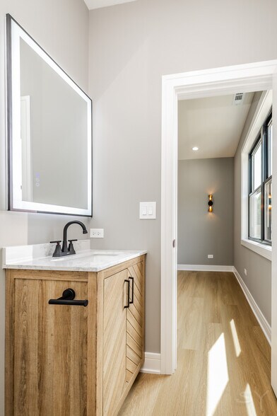 More Photos Of 3018 Polk st, Chicago Apartments For Sale