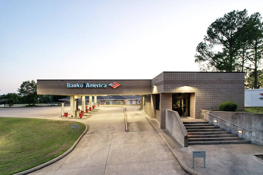 More Photos Of 3301 Golden Rd, Tyler Office For Sale