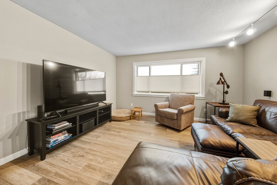 More Photos Of 798 Route 100, Wilmington Flex For Sale