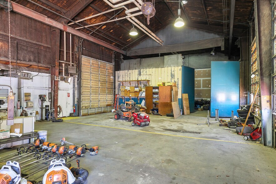 More Photos Of 1901 Westwood Ave, Richmond Warehouse For Sale