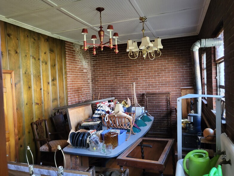 More Photos Of 212 S Broad St, Gastonia General Retail For Sale